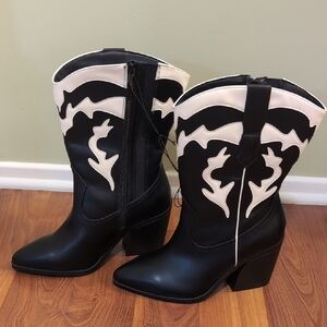 Torrid Black and White Western Boots 9WW NWOT